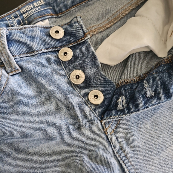 No Boundaries Jeans - Picture 6 of 8